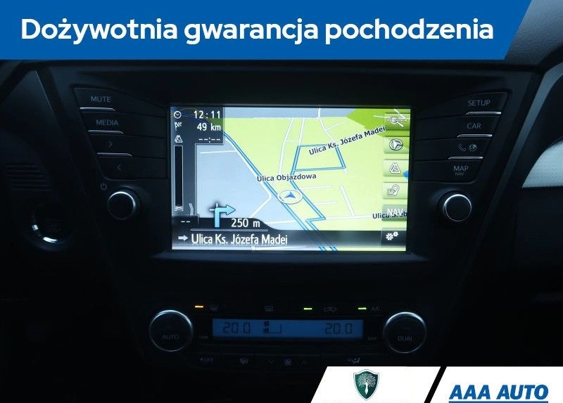 Toyota Avensis cena 53000 przebieg: 153845, rok produkcji 2015 z Zgierz małe 352